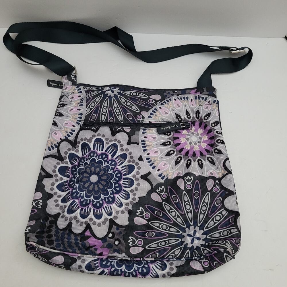 Charming Vera Bradley Bag - Perfect Size!